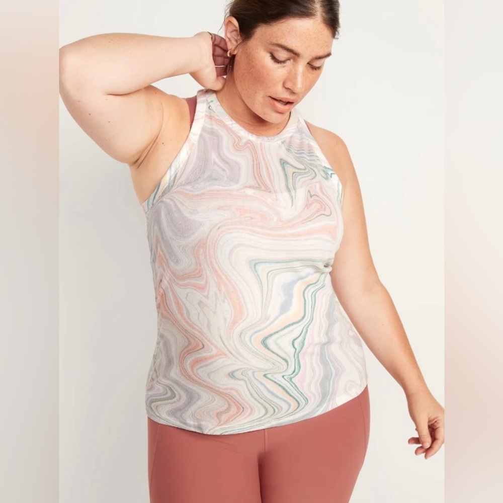 Old Navy Woman UltraLite Racerback Rib Knit Performance Tank